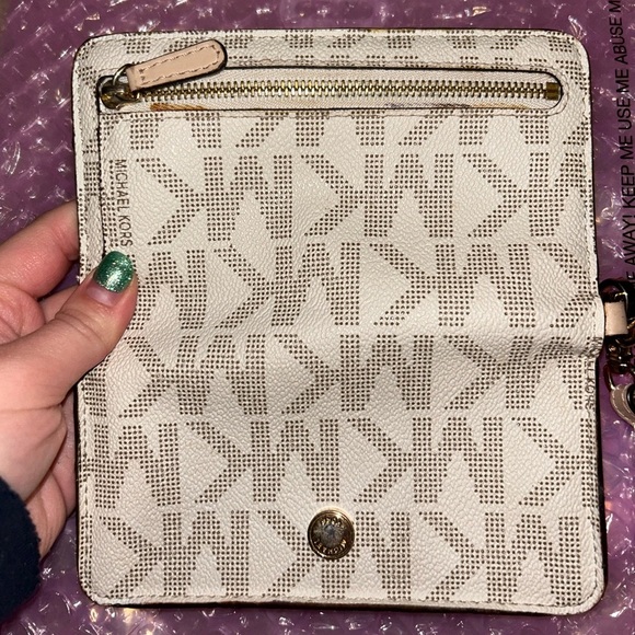 MICHAEL KORS MONOGRAM BEIGE WALLET - Picture 6 of 15